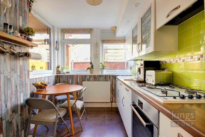 2 Bedroom Flat To Rent In Tanners End Lane, Edmonton, N18