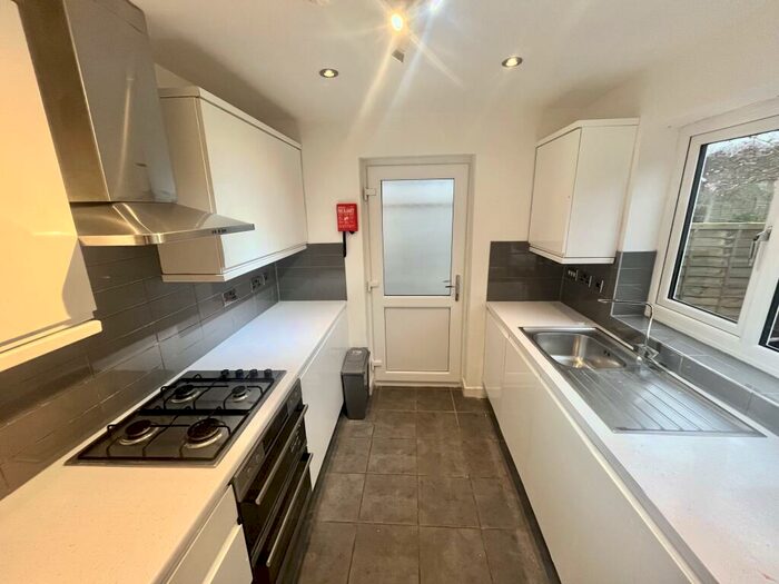 2 Bedroom Bungalow To Rent In Peel Walk, Birmingham, B17