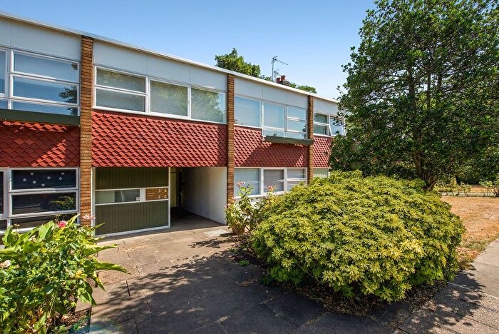 2 Bedroom Flat For Sale In Parkleys, Richmond, TW10