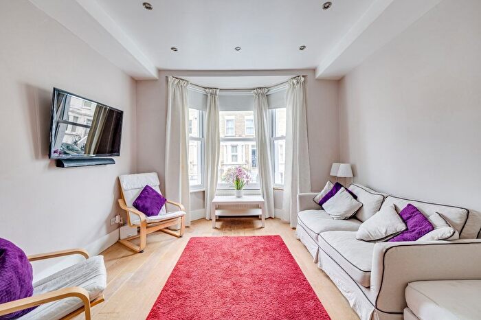 2 Bedroom Flat To Rent In Chesson Road, Barons Court, W14