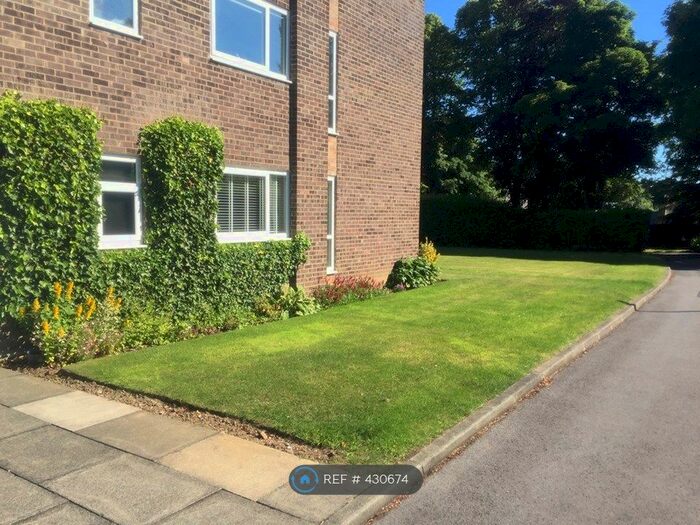 2 Bedroom Flat To Rent In Wedgewood Court, Leeds, LS8