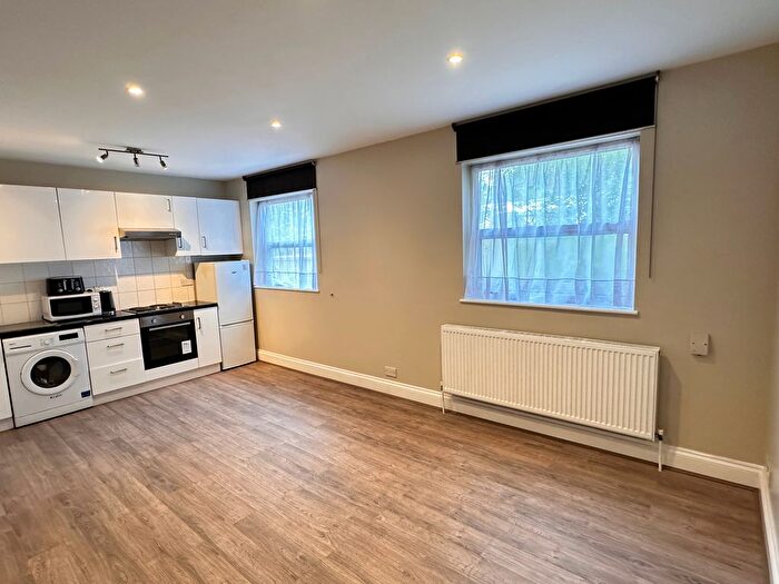 Studio To Rent In West Hendon Broadway, London, NW9