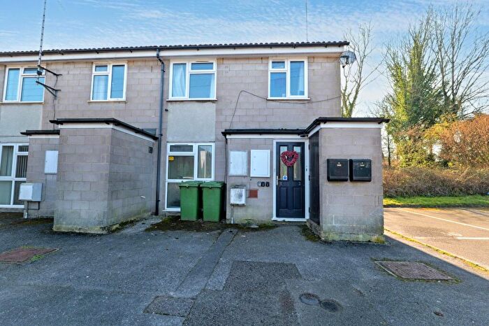 2 Bedroom Flat For Sale In Flat Gurdons, Chawton Park Road, Alton, GU34