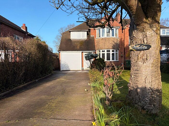 3 Bedroom Detached House For Sale In Calthorpe Close, Walsall, WS5