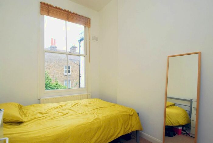 2 Bedroom Flat To Rent In St Lukes Avenue, Clapham High Street, London, SW4