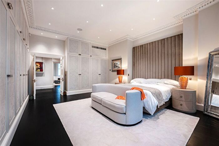 3 Bedroom Flat For Sale In Charles Street, Mayfair, London, W1J