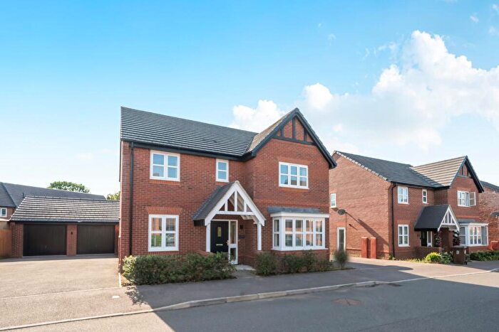 5 Bedroom Detached House For Sale In Lennon Way, Aylesbury, Buckinghamshire, HP21