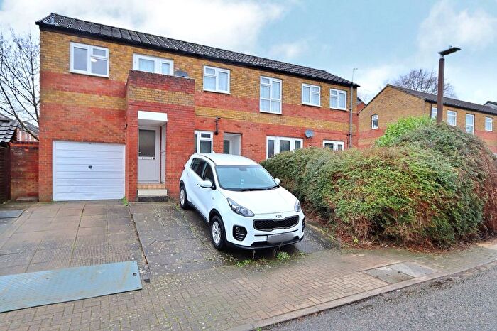 1 Bedroom Maisonette For Sale In Wisley Avenue, Bradwell Common, MK13