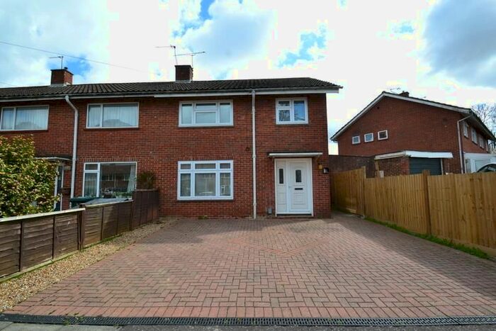 3 Bedroom End Of Terrace House To Rent In Mitchells Road, Crawley, RH10