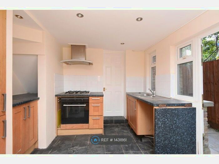 2 Bedroom Maisonette To Rent In Ecclesbourne Road, Thornton Heath, CR7