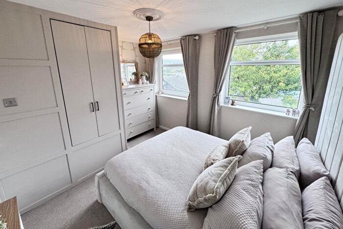 2 Bedroom End Of Terrace House For Sale In Brosscroft Village, Hadfield, Glossop, SK13