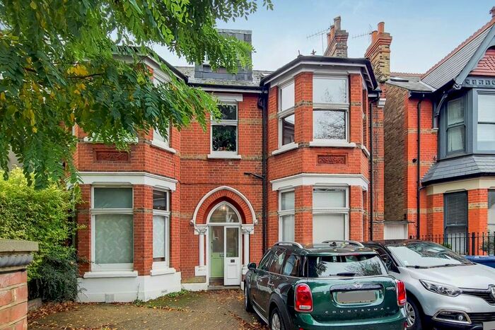 2 Bedroom Flat To Rent In Madeley Road, Ealing Broadway, London, W5
