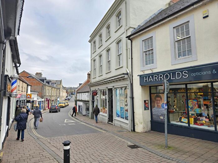 2 Bedroom Flat To Rent In High Street, Shaftesbury, Dorset, SP7