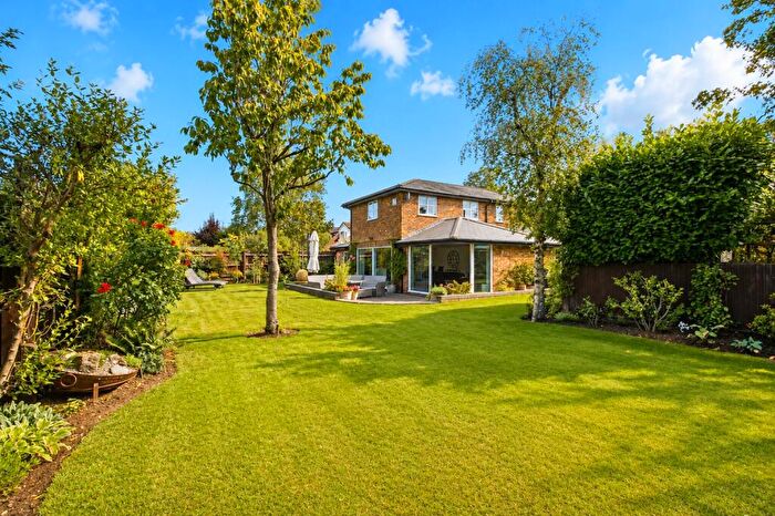 4 Bedroom Detached House For Sale In Watford Road, St. Albans, Hertfordshire, AL1