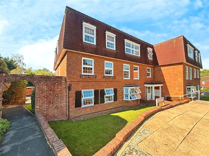 2 Bedroom Apartment For Sale In Milton Gardens, Wokingham, Berkshire, RG40
