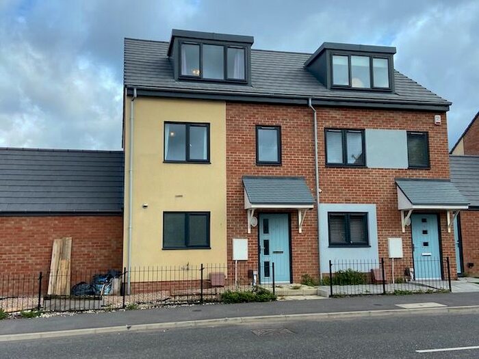 3 Bedroom Semi-Detached House To Rent In Lyons Way, South Shields, Tyne And Wear, NE33