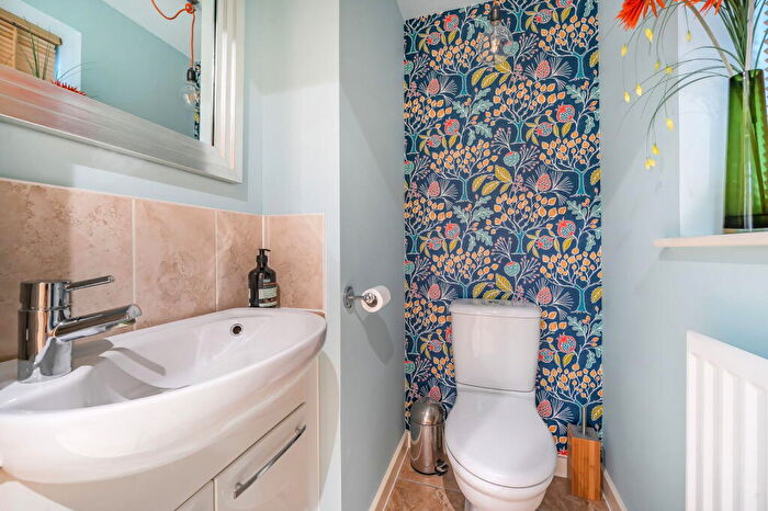 4 Bedroom Link Detached House For Sale In Avington Way, Sherfield-on-Loddon, RG27