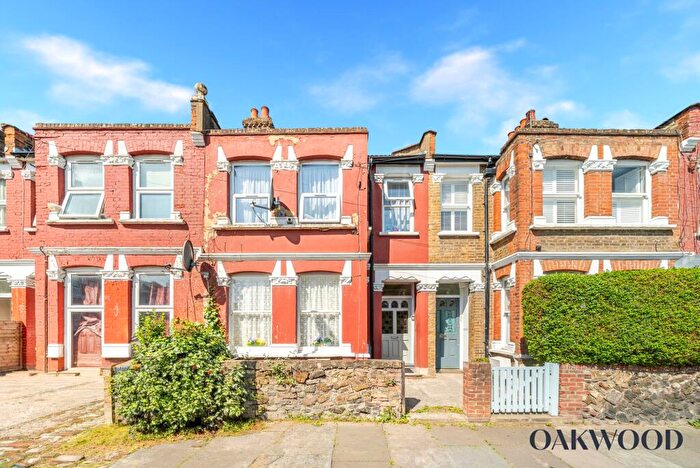 2 Bedroom Flat To Rent In Howard Road, London, N15