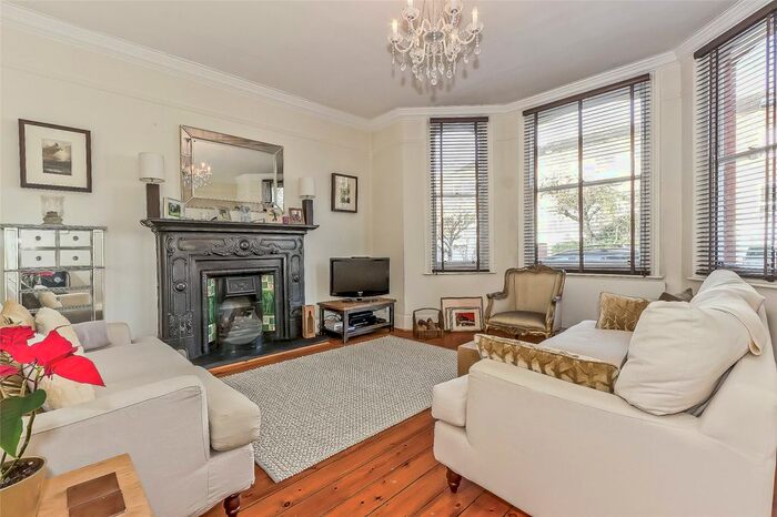6 Bedroom Semi-Detached House To Rent In Howards Lane, London, SW15