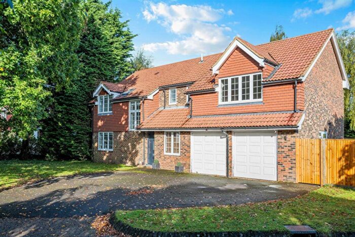 5 Bedroom Detached House To Rent In Barn Close, Banstead, SM7