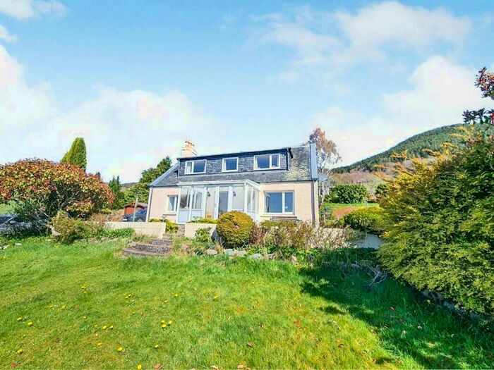 4 Bedroom Detached House For Sale In Drumnadrochit, Inverness, IV63