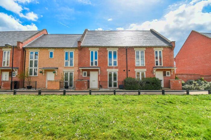 3 Bedroom House To Rent In Knot Tiers Drive, Upton, Northampton, NN5