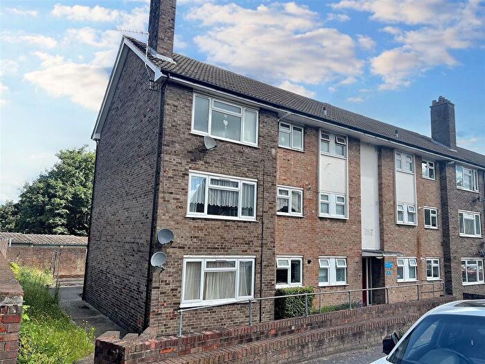 2 Bedroom Flat To Rent In Nichol Lane, Bromley, BR1