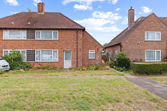 3 Bedroom Semi-Detached House For Sale In Flatt Road, Chichester, PO18