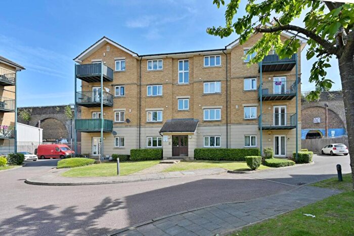 3 Bedroom Flat To Rent In Fentiman Way, South Harrow, Harrow, HA2