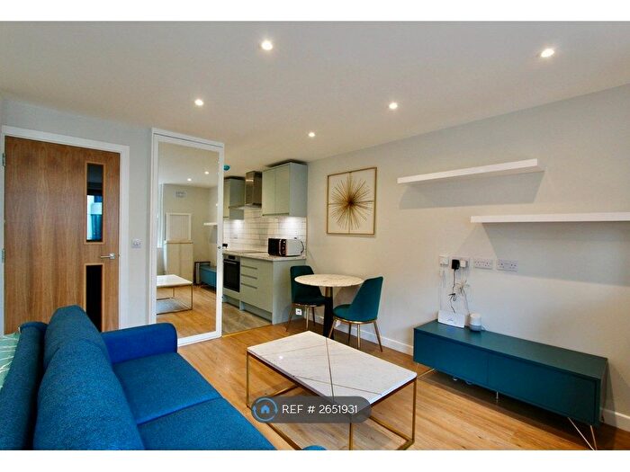 Studio To Rent In Marlyn Lodge, London, E1