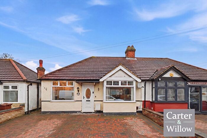 2 Bedroom Semi Detached Bungalow For Sale In Mayswood Gardens, Dagenham, RM10