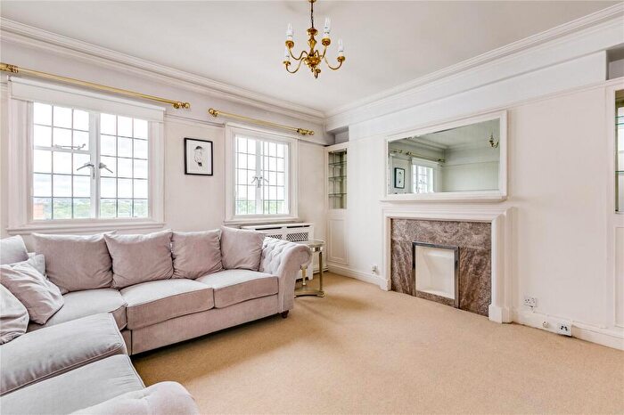 2 Bedroom Apartment To Rent In Chiltern Court, Baker Street, London, NW1