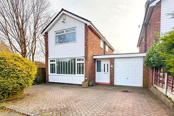 3 Bedroom Link Detached House For Sale In Birch Road, Poynton, SK12