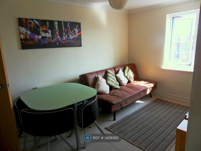 3 Bedroom Flat To Rent In Cherry Croft, Loughborough, LE11