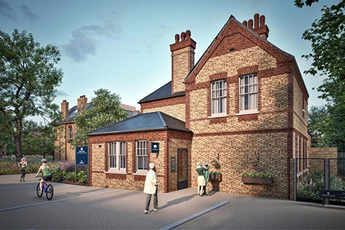 2 Bedroom Flat For Sale In North Gate Park, Harringay, London, N15