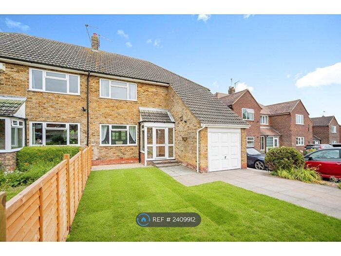 4 Bedroom Semi-Detached House To Rent In The Shades, Rochester, ME2