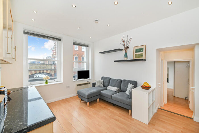 1 Bedroom Flat For Sale In St Johns Hill, London, SW11