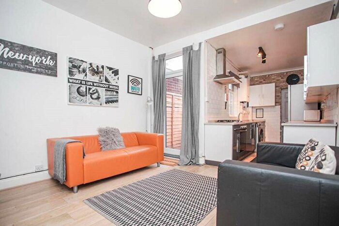 4 Bedroom Terraced House To Rent In Bolingbroke Road, Coventry, West Midlands, CV3