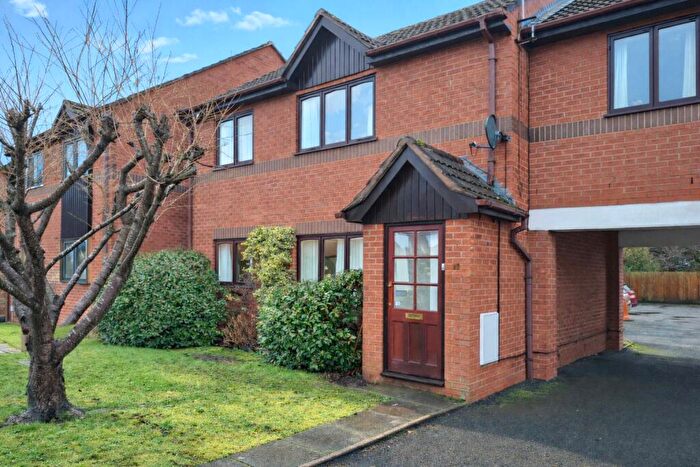 1 Bedroom Flat For Sale In Greenhill Avenue, Kidderminster, Worcestershire, DY10
