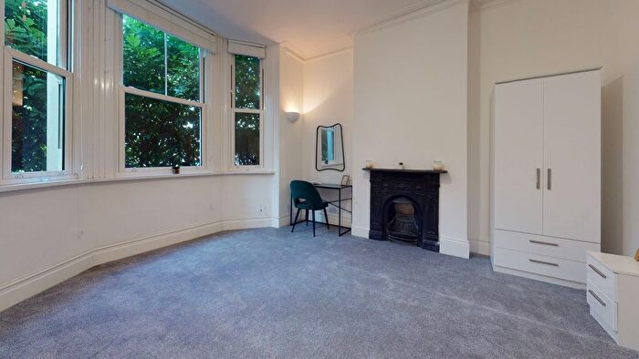 3 Bedroom Flat To Rent In Askew Mansions, Askew Road, London, W12