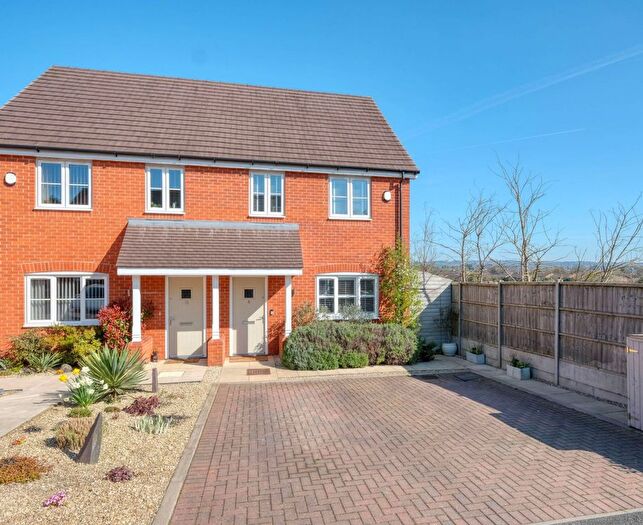 3 Bedroom Semi Detached House For Sale In Mercer Close, Bromsgrove, B61
