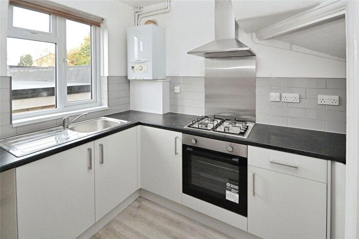 4 Bedroom Flat To Rent In High Street, Whitton, Twickenham, TW2