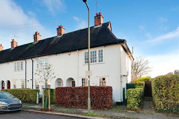 2 Bedroom End Terrace House For Sale In Asmuns Hill, London, NW11