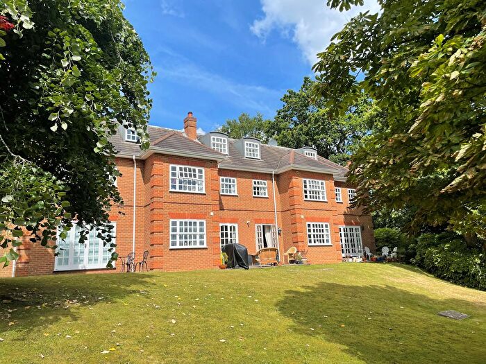 3 Bedroom Flat To Rent In Allen House Park, Hook Heath, Woking, GU22