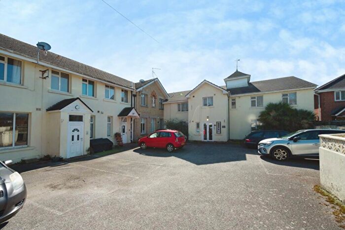 2 Bedroom Flat For Sale In Westfield Avenue, Hayling Island, PO11