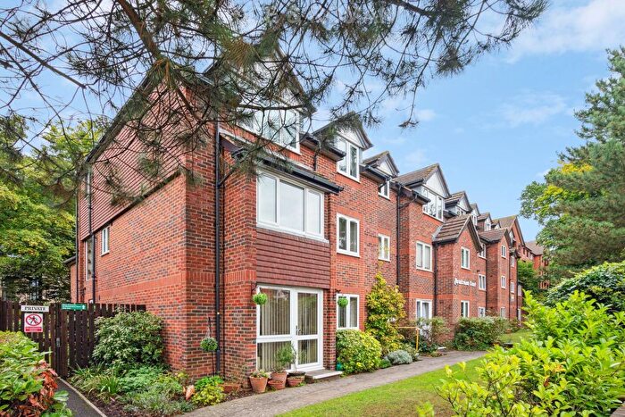 1 Bedroom Flat To Rent In Meadsview Court, Farnborough, GU14