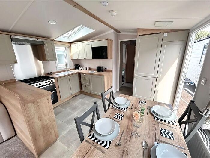 2 Bedroom Bungalow For Sale In Swift Provence, Waterside Holiday Park, Paignton, TQ4
