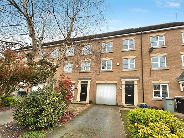 3 Bedroom Town House To Rent In Malt Kiln Way, CW11