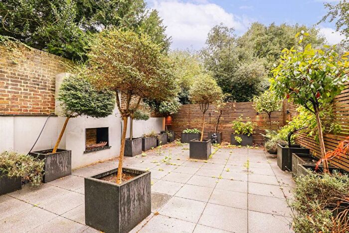 3 Bedroom Flat To Rent In Portland Terrace, The Green, Richmond, TW9