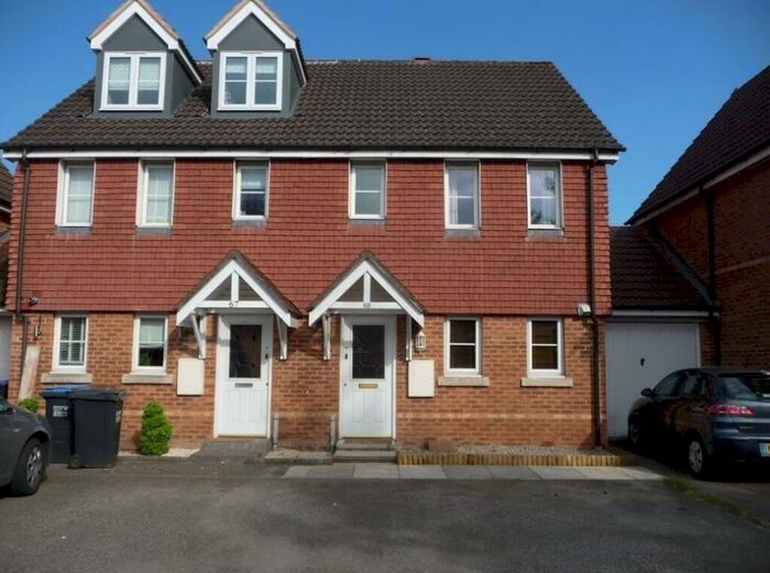 3 Bedroom Semi-Detached House To Rent In Daisy Drive, Hatfield, AL10